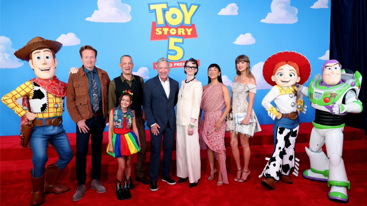 Toy Story 5 : Ce que Taylor Swift révèle lors de la première avec sa nouvelle chanson.