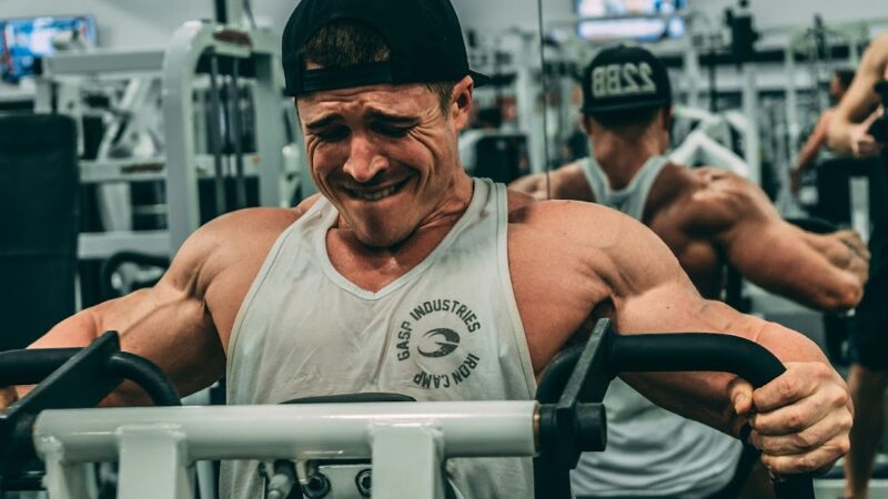 Comment les acteurs prennent du muscle pour leurs rôles dans les films et séries : Techniques et secrets révélés.