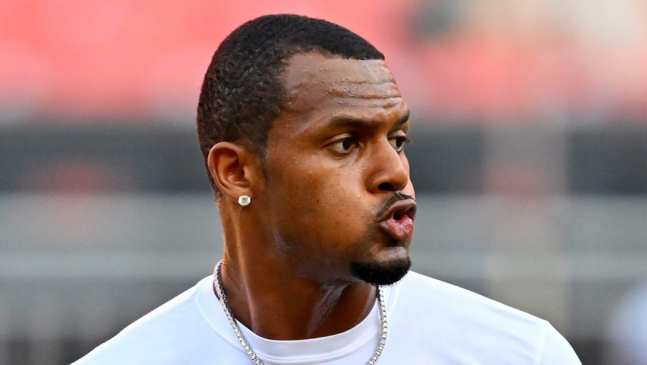 Deshaun Watson : Amazon fait face à une réaction immédiate, ce que révèle la couverture.
