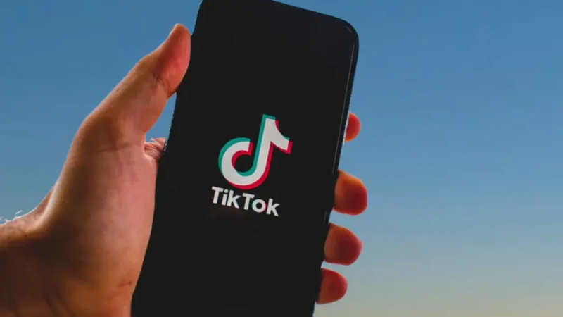 Disney annonce un partenariat avec TikTok : Ce que cela signifie pour les séries et films à venir.