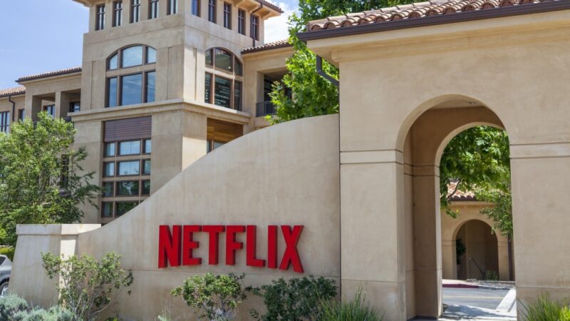 Netflix : Les prévisions de l’action pour retrouver 100 $ et les enjeux à venir.
