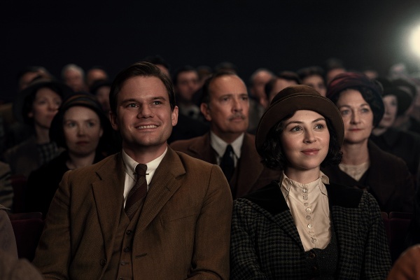 Outlander: Blood of My Blood saison 2 : Découvrez la bande-annonce et le poster révélés par Starz.