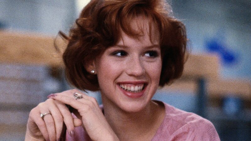 Molly Ringwald : Son rôle marquant dans une série culte maintenant disponible en streaming gratuit.