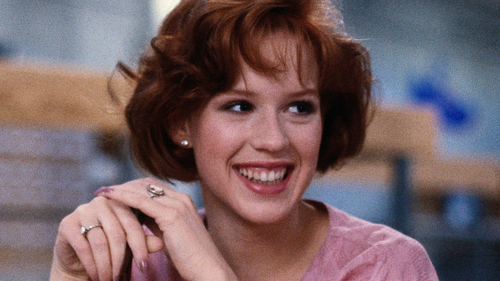 Molly Ringwald : Son rôle marquant dans une série culte maintenant disponible en streaming gratuit.