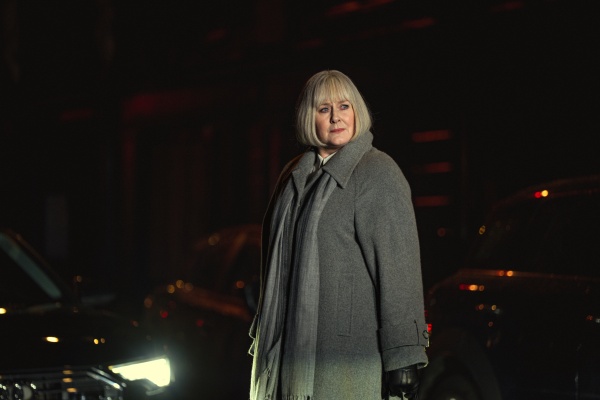Witch Hunt : Sarah Lancashire rejoint le casting de la nouvelle série policière Netflix, ce que l’on sait.
