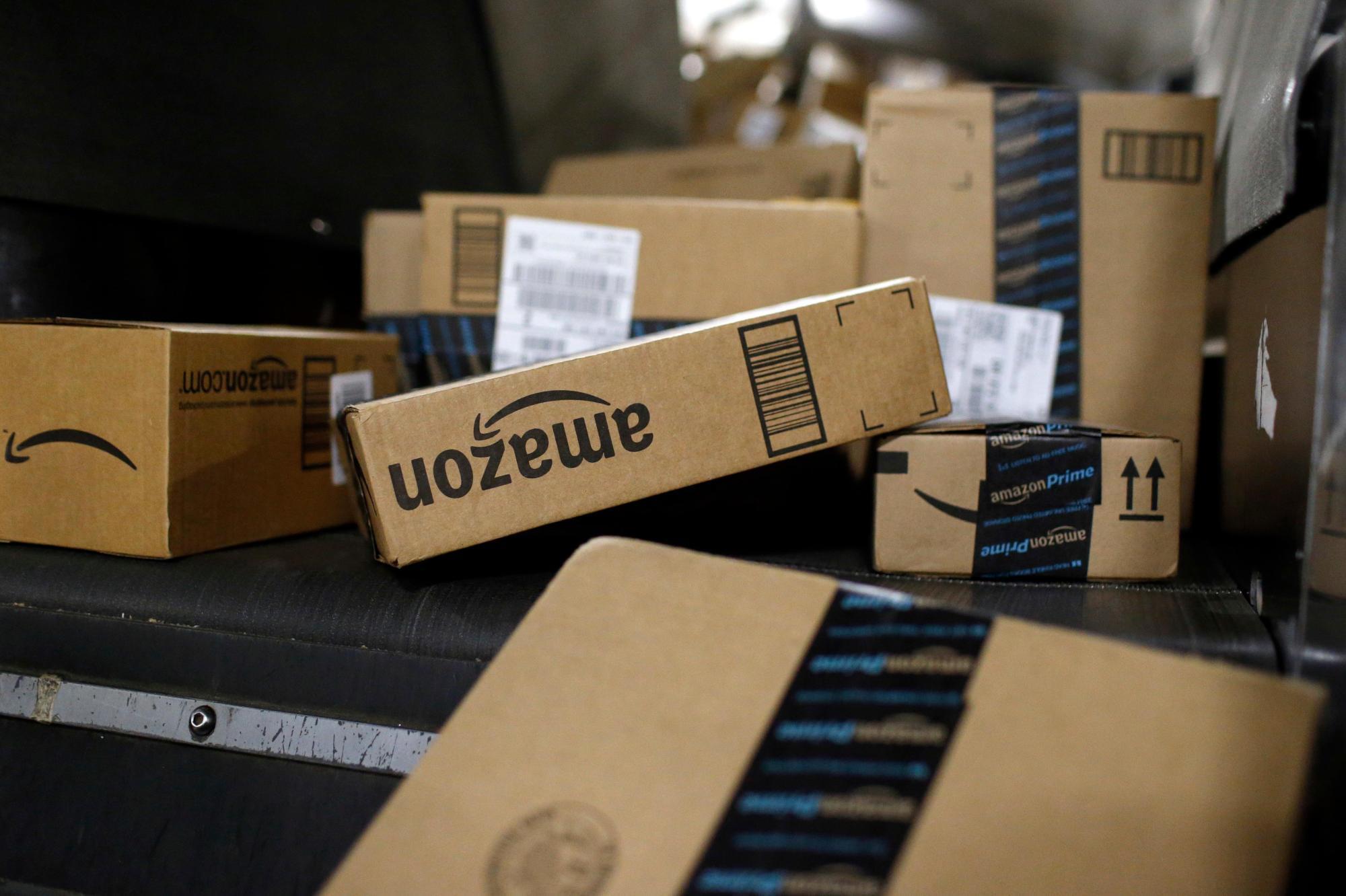 Amazon : Comment le box de livraison incarne la gratification instantanée et la commodité.