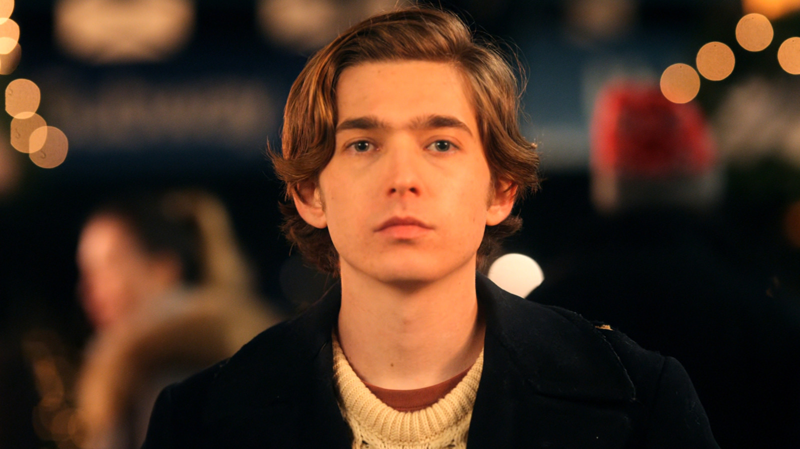 Resident Evil : Austin Abrams brille dans une série de Noël charmante sur Netflix, découvrez-en plus.